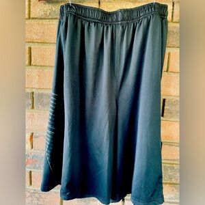 Under Armour Boys Heatgear Black Shorts YXL